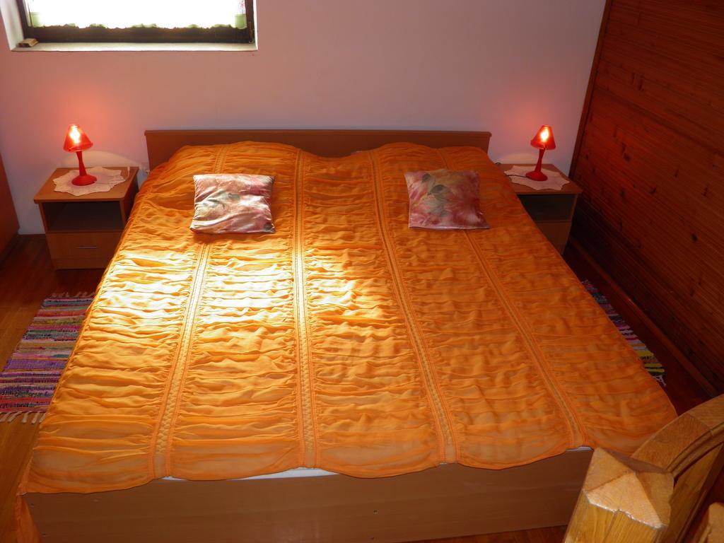 Apartment Nevia A/5 โปเรช ภายนอก รูปภาพ